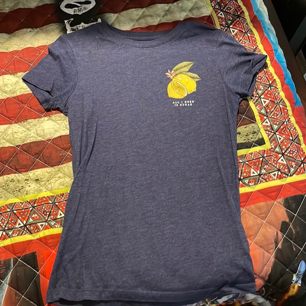 Classic Crew Medium Nave blue T-shirt with a printed design left chest.